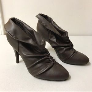 Heeled dress booties